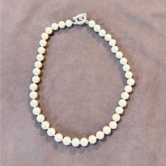 Carolee #15 Classic White faux Pearl Necklace - Picture 3 of 7